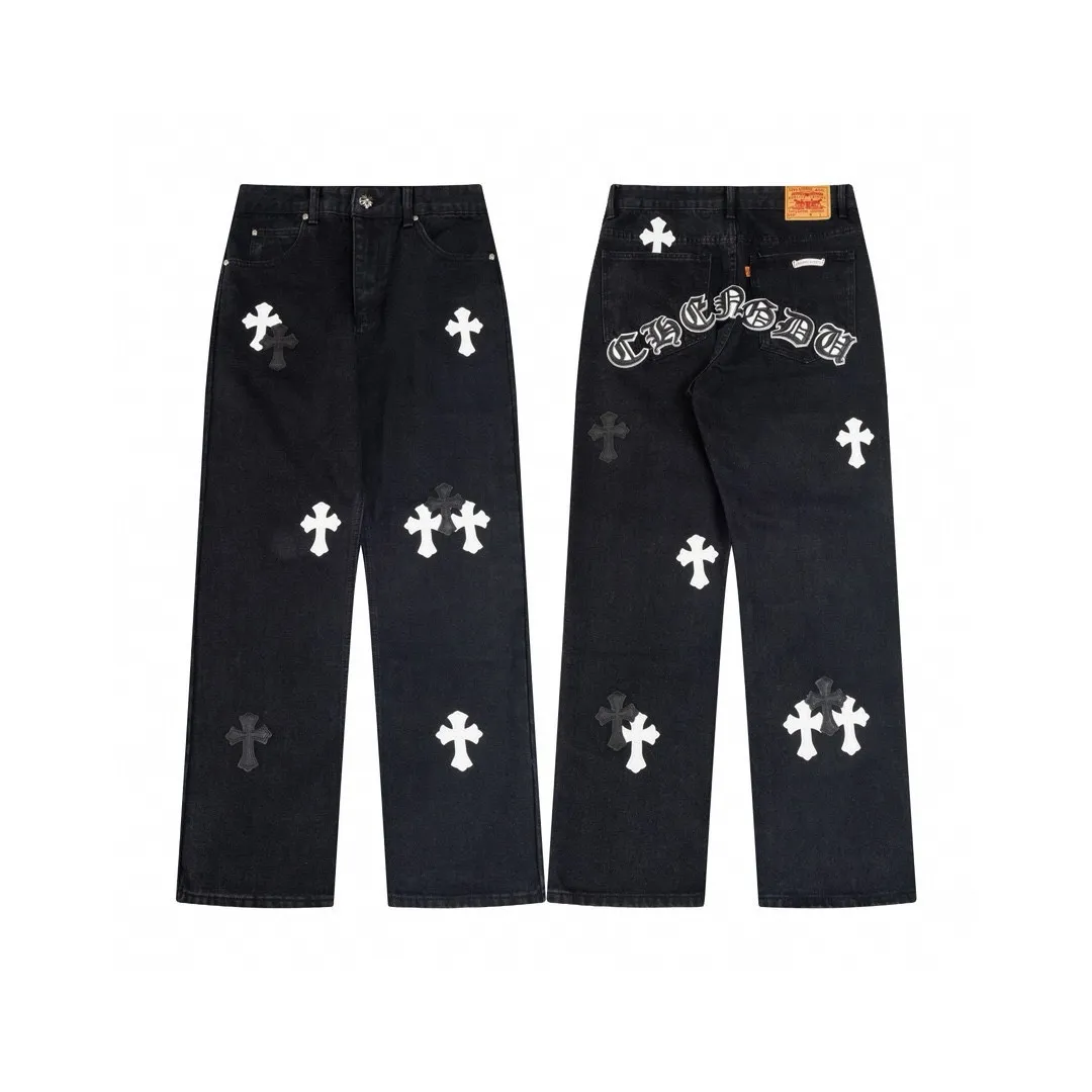 P220 💰 Chrome hearts Chengdu limited new city limited jeans Chrome hearts city limited jeans Hardware customization Original development vintage levis American-made 501 black and gray base remake Levi's American 501 base imported sheepskin 925 silver remake [Top heavy industry fashion design] Consistently high-street luxury style. Speaking of this style, the Zangyin family and GU family are definitely the leading representative brands. Especially the Zangyin family has really achieved a state-of-the-art effect in creating high-street style. The unique washed material is used to create this style. The color system is already quite eye-catching. After it is decorated with patchwork cross flowers, it cleverly highlights the charm of the brand. Secondly, this style uses classic The high-waist cutting design highlights the long legs and fashionable temperament of the upper body. The brand is highly recognizable and the slim fit configuration is more suitable for daily wear. It is a product that interprets personality, fashion, and specifications at a glance. This single product is enough to make any fan excited. It can be a white T-shirt for a youthful college style, or a tight suspender for a royal style. It has strong matching ability and can be easily controlled by men.  [Materials and craftsmanship] Needless to say, this point goes without saying. As an excellent craftsman brand, Zangyin’s requirements for details and craftsmanship are really perfect. The washed color of this model has gone through so many processes, not to mention the embellishment of denim appliques. It is also purely hand-made and sewn. Just like what they believe in, only hand-made things have soul and have the meaning of wear. A top-notch heavy-duty fashionable denim item, I look forward to your perfect interpretation! ! Color: black gray size: 28 30 32 34 36